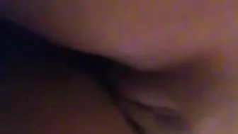 Amateur Brunette Masturbates in Public on Plane