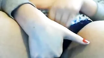 MILF'S HAIRY PUSSY RUBBING ORGASM - AMATEUR BRUNETTE CUMMING