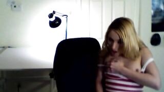 Blonde Amateur Finger Masturbates on Webcam for Homemade Orgasm