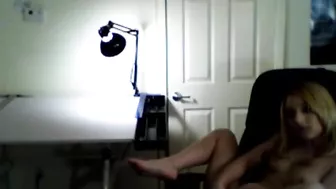 Blonde Amateur Finger Masturbates on Webcam for Homemade Orgasm