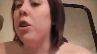 Mature MILF Squirts with Glasses & Dildo in Homemade Porn!