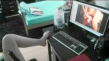 MILF Gets Off on Webcam with Huge Cock and Vibrator!