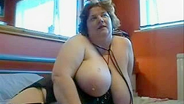 Massive BBW Masturbates with Dildo in Solo Session