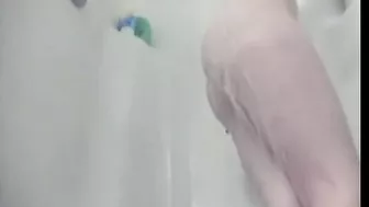 Amateur Blonde College Girl Homemade Shower Masturbation Caught on Webcam!