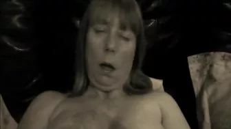 Mom Quickie with Toys - Amateur MILF Masturbates for Orgasm