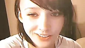 Masturbating Teen Webcam Sessions with Young Brunette Rubbing Pussy
