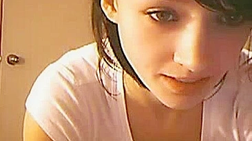 Masturbating Teen Webcam Sessions with Young Brunette Rubbing Pussy