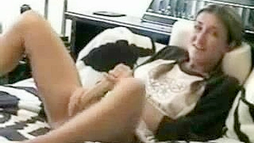 Masturbating Teen Brings Dildo to Life! Young Brunette Solo playtime caught on camera.