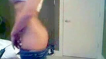 Brunette Babe Masturbation Striptease on Webcam