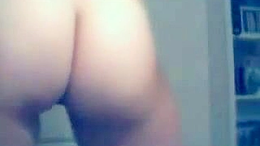Masturbating Teen Pussy Spread Tight & Shaved on Cam!