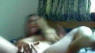 Masturbating Euro Slut Cum Orgasm on Webcam!