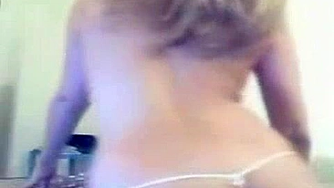 Blonde Babe Solo Masturbation Show on Webcam