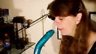 Homemade MILF Throat Fucks Amateur Blowjob with Deepthroat
