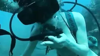 Wild Amateur Scuba Sex in Outdoor Swimming Pool