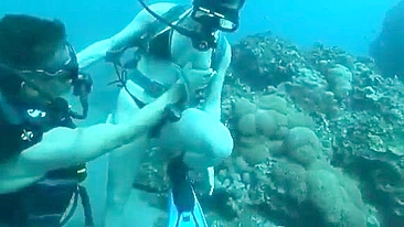 Wild Amateur Scuba Sex in Outdoor Swimming Pool