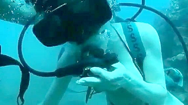 Wild Amateur Scuba Sex in Outdoor Swimming Pool