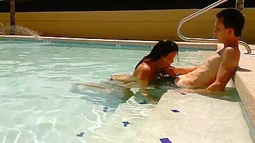 Public Pool Blowjob with Brunette Girlfriend - Amateur Homemade Porn
