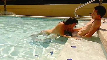 Public Pool Blowjob with Brunette Girlfriend - Amateur Homemade Porn