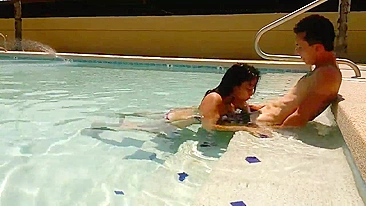 Public Pool Blowjob with Brunette Girlfriend - Amateur Homemade Porn