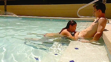 Public Pool Blowjob with Brunette Girlfriend - Amateur Homemade Porn