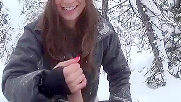 Homemade Blowjobs in the Snow with Amateur College Girlfriends