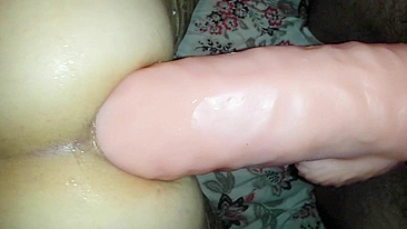 Anal Gaping with Big Dildos in Homemade Porn