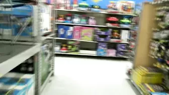 Public Exhibitionist MILF Does Kinky Stuff with Cumshot Flashing