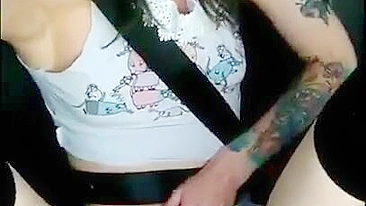 Homemade Squirting Orgasm with Amateur Teen in Car