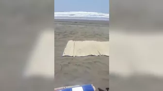 Homemade Beach Sex with Shaved Girlfriends - Amateur Exhibitionist Fun