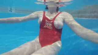 Homemade Waterplay with Horny MILF Wife in Public Gym