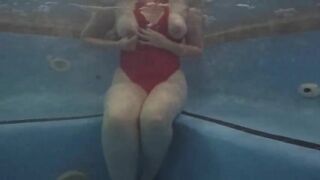Homemade Waterplay with Horny MILF Wife in Public Gym