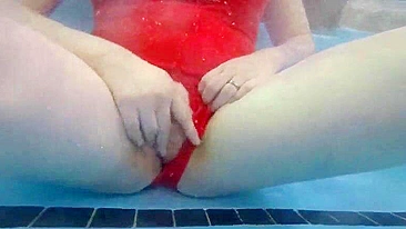 Homemade Waterplay with Horny MILF Wife in Public Gym