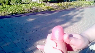 Homemade Public Handjob with Big Cumshot Amateur Outdoor Sex