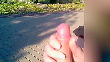 Homemade Public Handjob with Big Cumshot Amateur Outdoor Sex