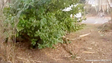 Homemade Blowjob in Public Park with Cumshot