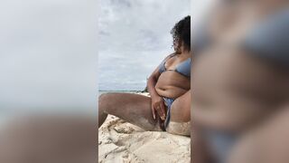 Homemade Beach Orgasm - Amateur BBW Squirting in Public