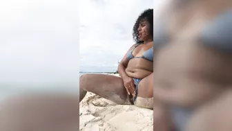 Homemade Beach Orgasm - Amateur BBW Squirting in Public