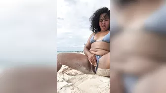 Homemade Beach Orgasm - Amateur BBW Squirting in Public