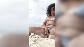 Homemade Beach Orgasm - Amateur BBW Squirting in Public