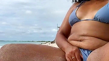 Homemade Beach Orgasm - Amateur BBW Squirting in Public