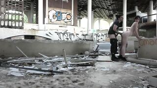 Amateur Couple Public Fucking in Abandoned Ruins