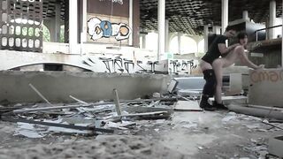 Amateur Couple Public Fucking in Abandoned Ruins