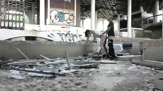 Amateur Couple Public Fucking in Abandoned Ruins