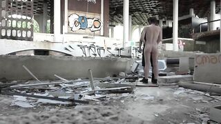 Amateur Couple Public Fucking in Abandoned Ruins