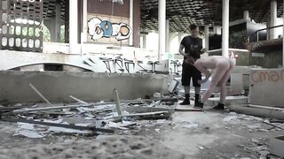 Amateur Couple Public Fucking in Abandoned Ruins