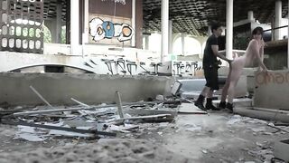 Amateur Couple Public Fucking in Abandoned Ruins