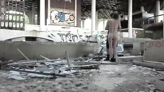Amateur Couple Public Fucking in Abandoned Ruins