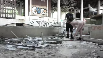 Amateur Couple Public Fucking in Abandoned Ruins