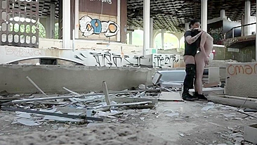 Amateur Couple Public Fucking in Abandoned Ruins