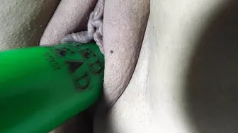 Nicki Shaved Pussy Gets Slippery with a Shampoo Bottle